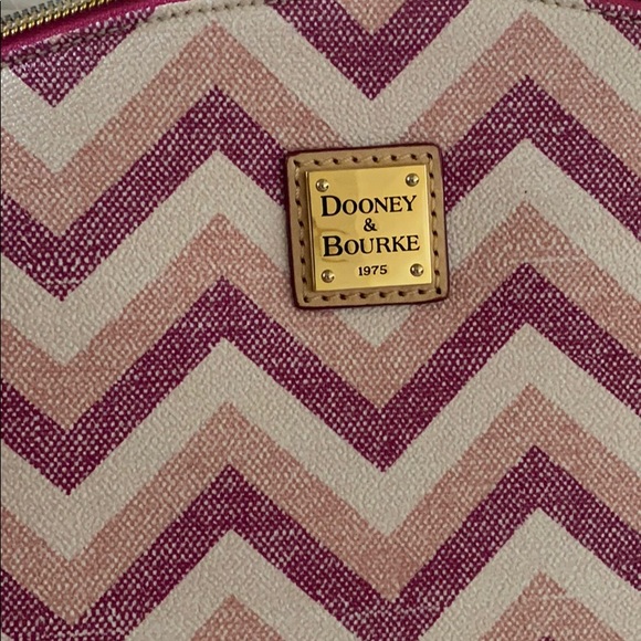 RARE & SOLD OUT! Dooney & Bourke Pink Chevron Suki Crossbody - Picture 8 of 13